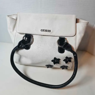 Guess Purse picture #1