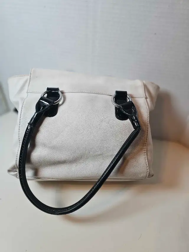 Guess Purse picture #3