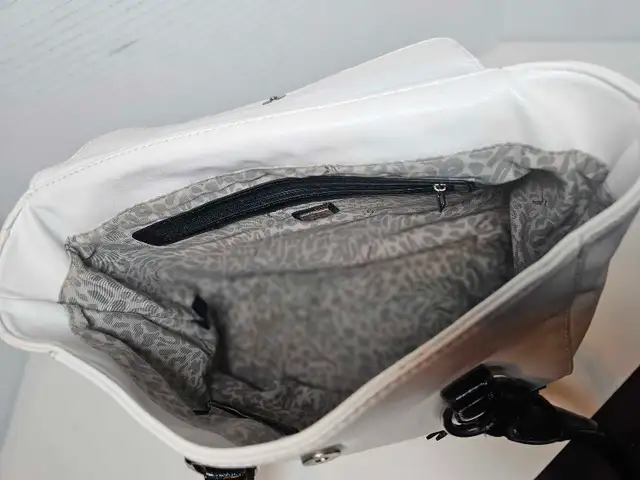 Guess Purse picture #5