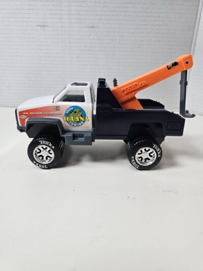 Tonka Toy Tow Truck - Sturdy Design, Classic Play Vehicle