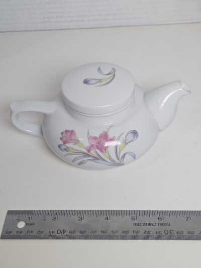 Fine China Floral Teapot Made in Japan 16oz - product image 1