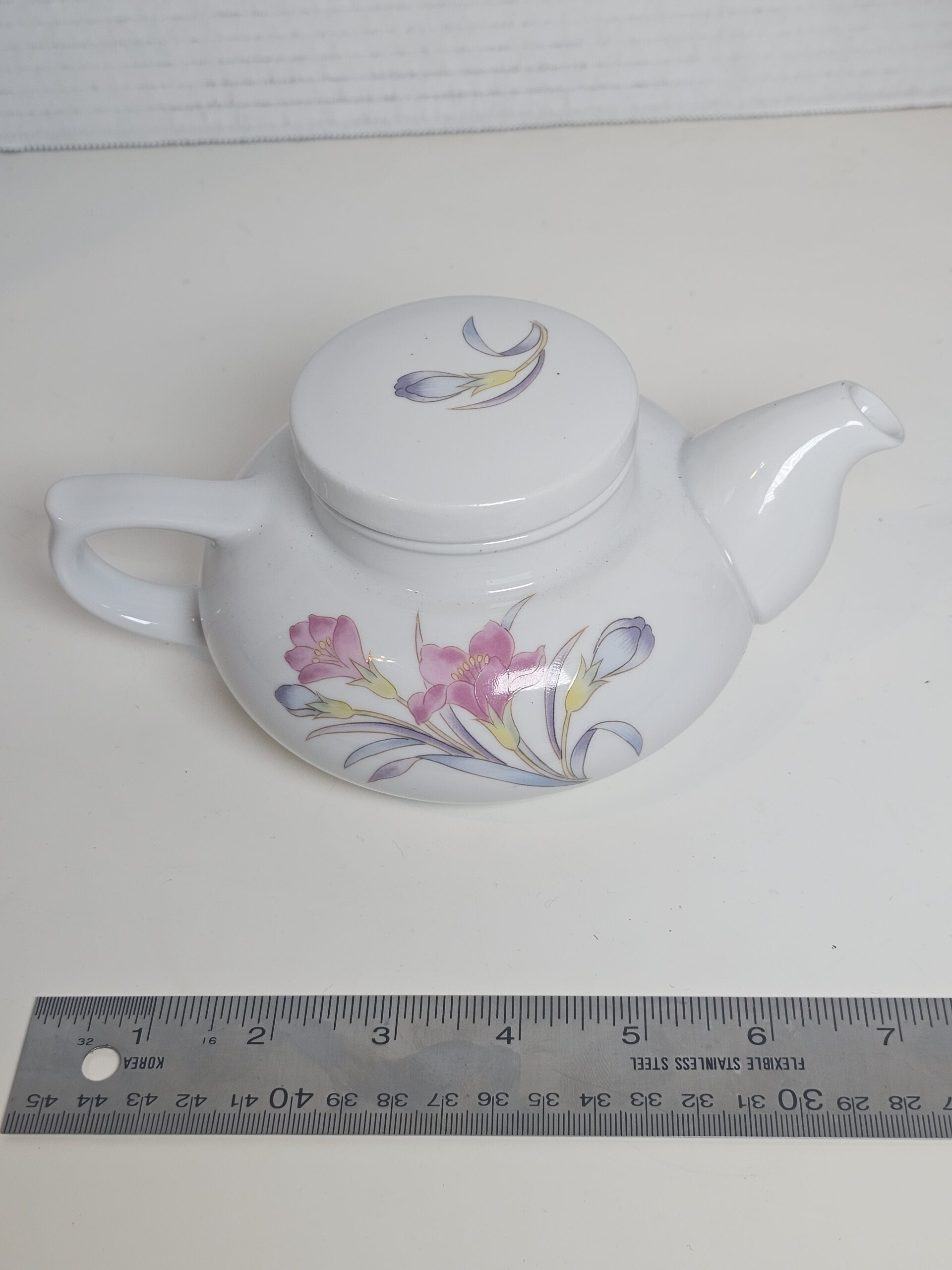 Fine China Floral Teapot Made in Japan 16oz - product image 1