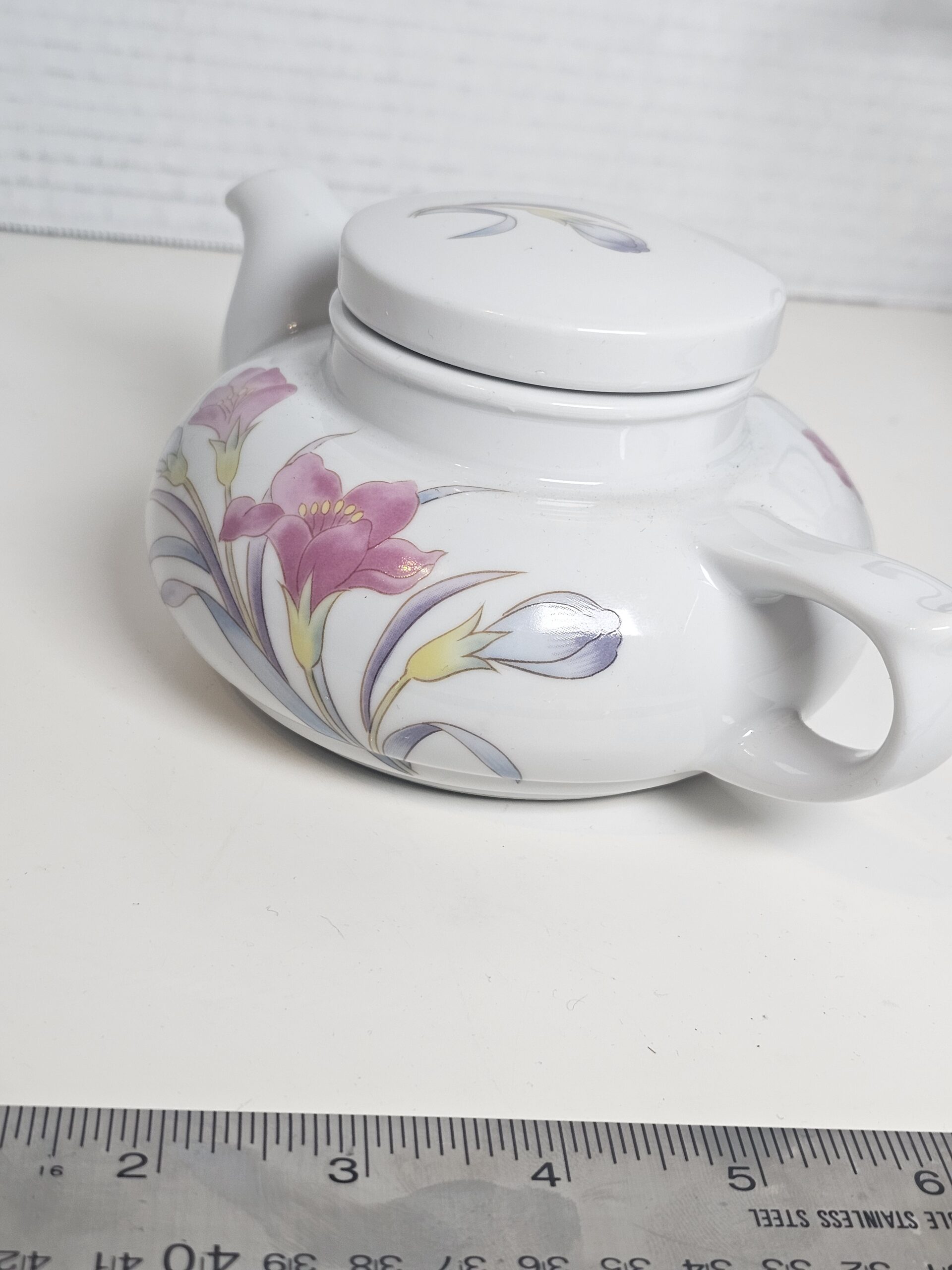 Fine China Floral Teapot Made in Japan 16oz - product image 2