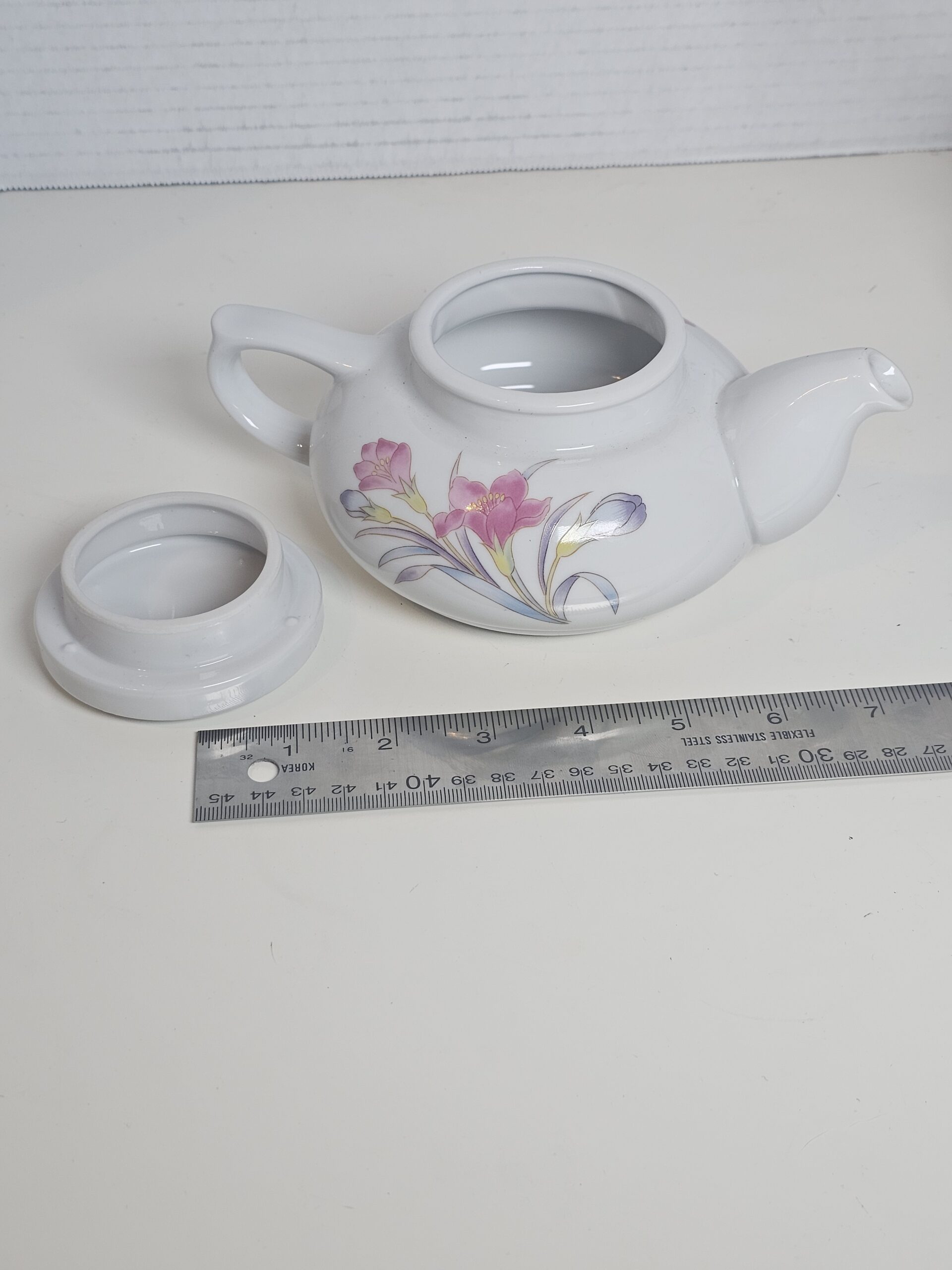 Fine China Floral Teapot Made in Japan 16oz - product image 4