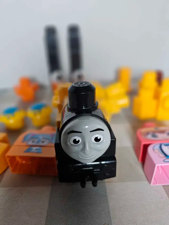 Bag of 100 Mega Bloks + Bonus pieces pictured picture #2