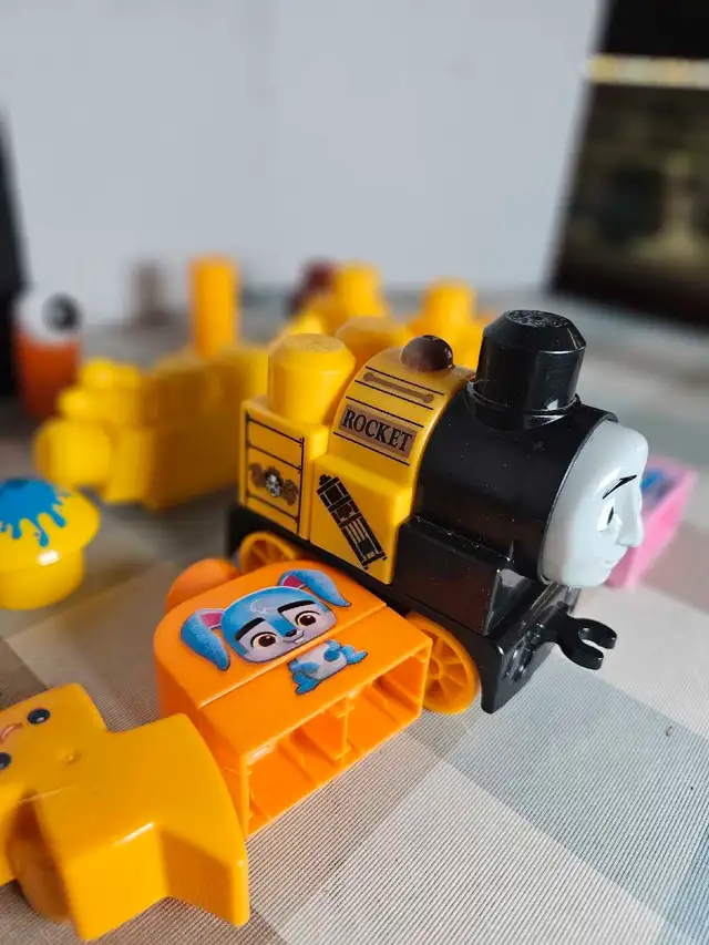 Bag of 100 Mega Bloks + Bonus pieces pictured picture #3