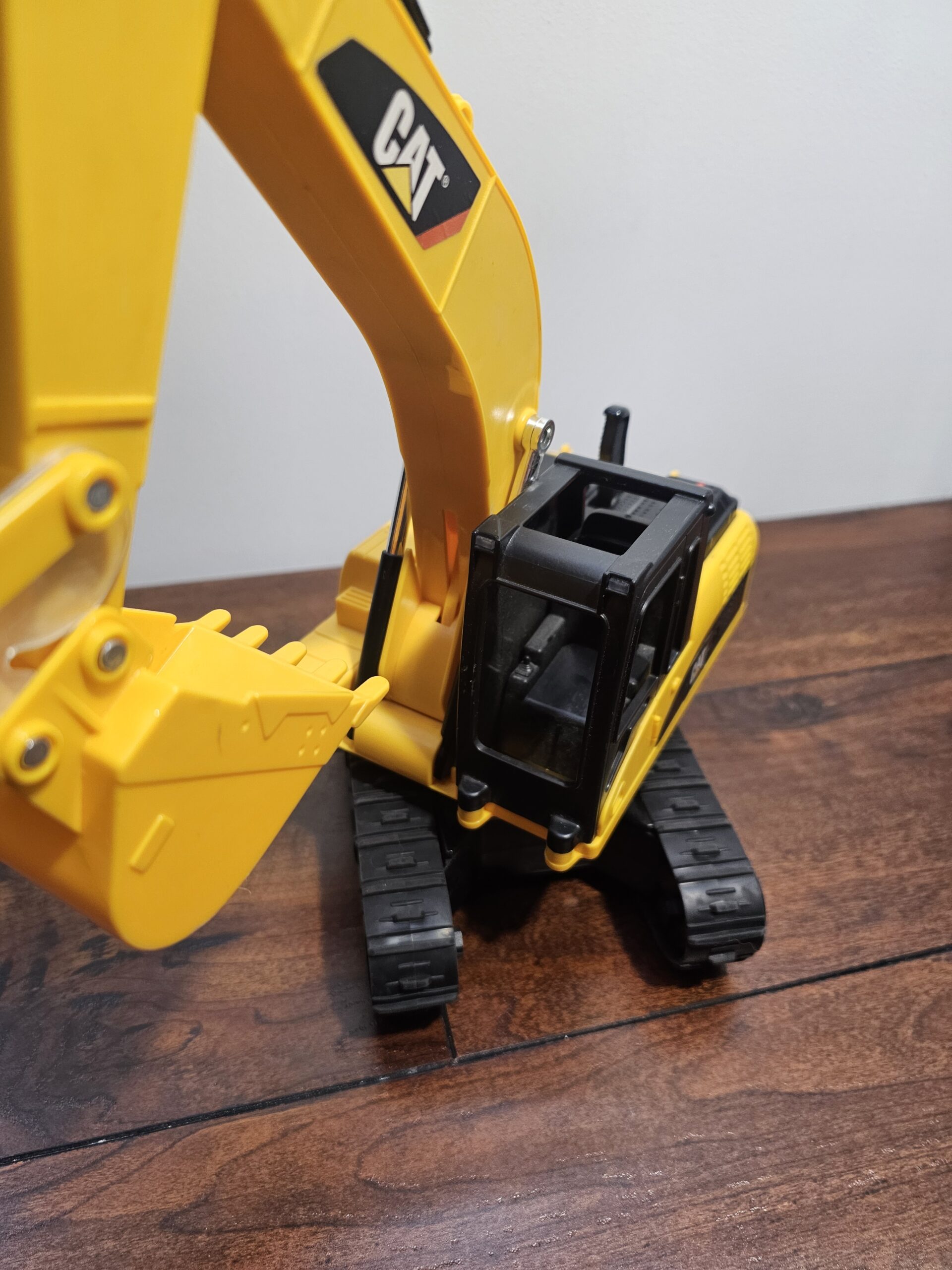 CAT Construction Toy Excavator - Realistic Yellow Digger - product image 3