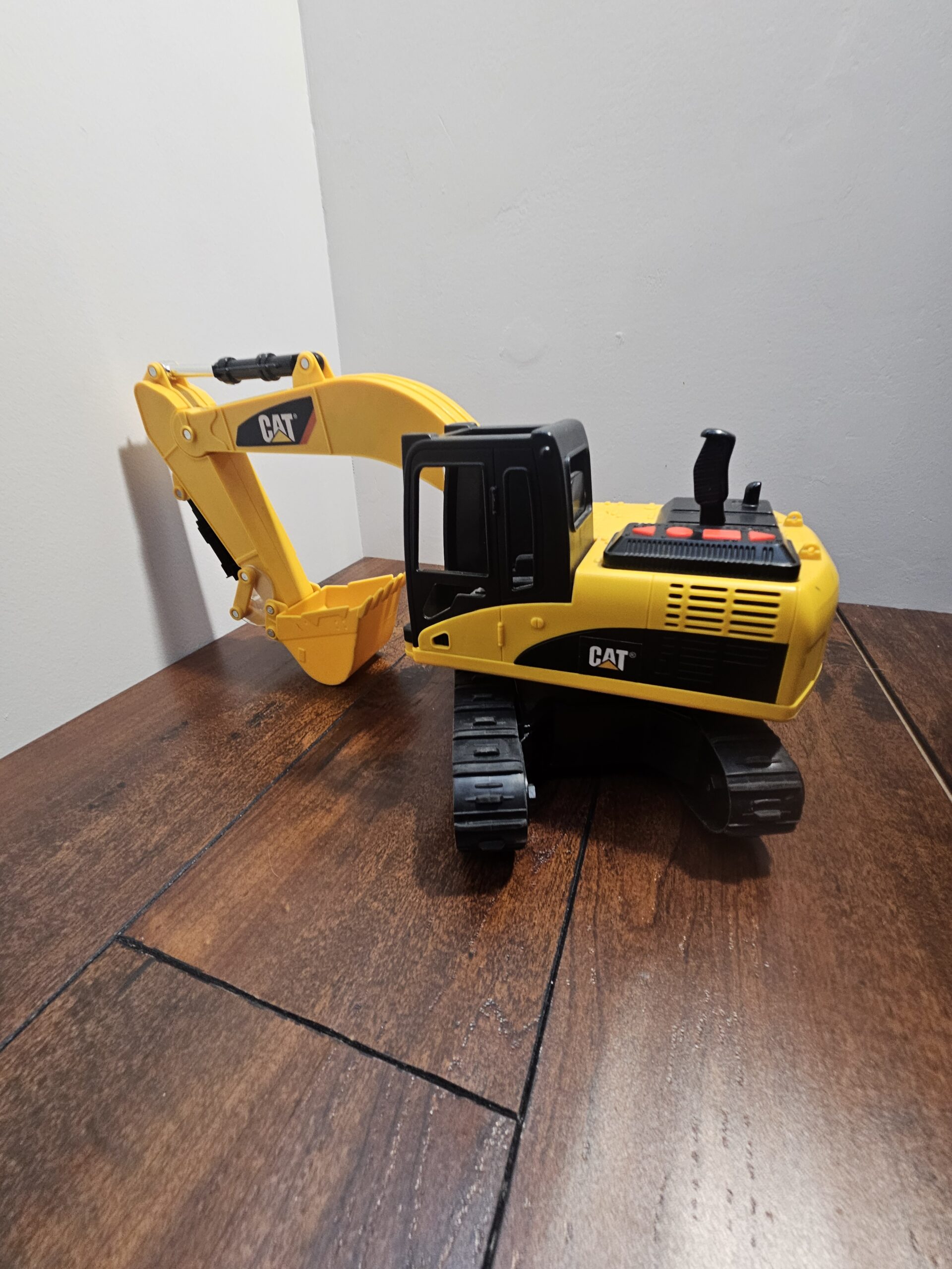 CAT Construction Toy Excavator - Realistic Yellow Digger - product image 4