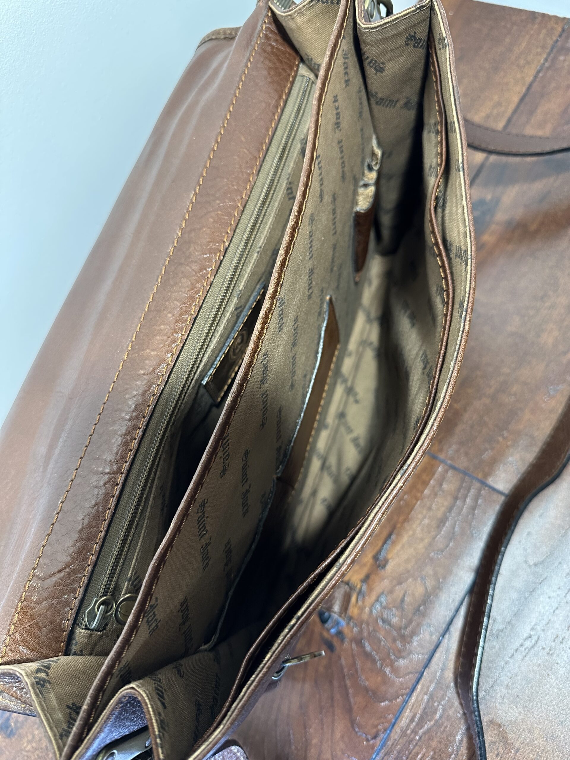 Saint Jack Brown Leather Briefcase with Brass Hardware - Image 4