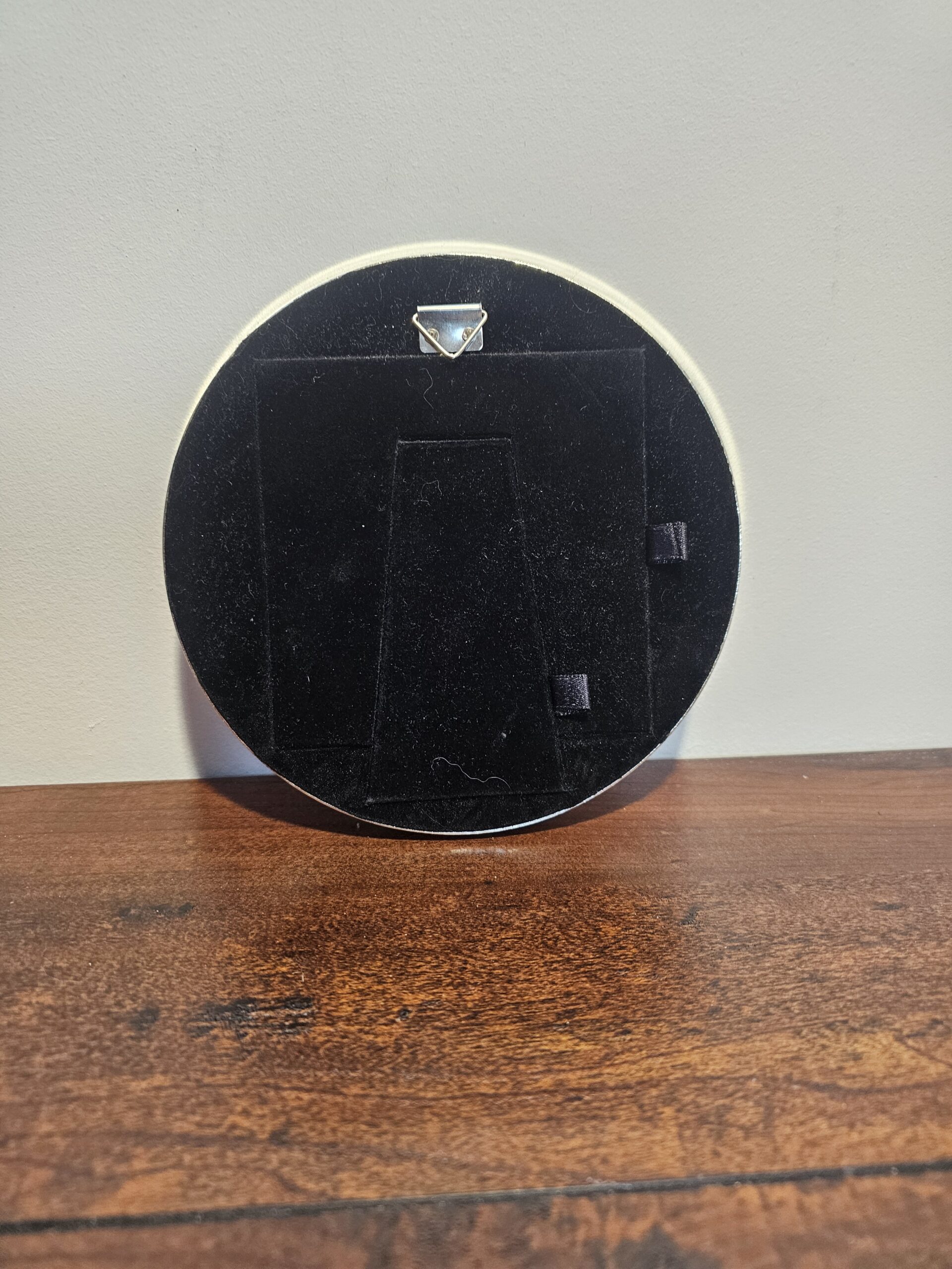 Pottery Barn Round Mother of Pearl Picture Frame - product image 5