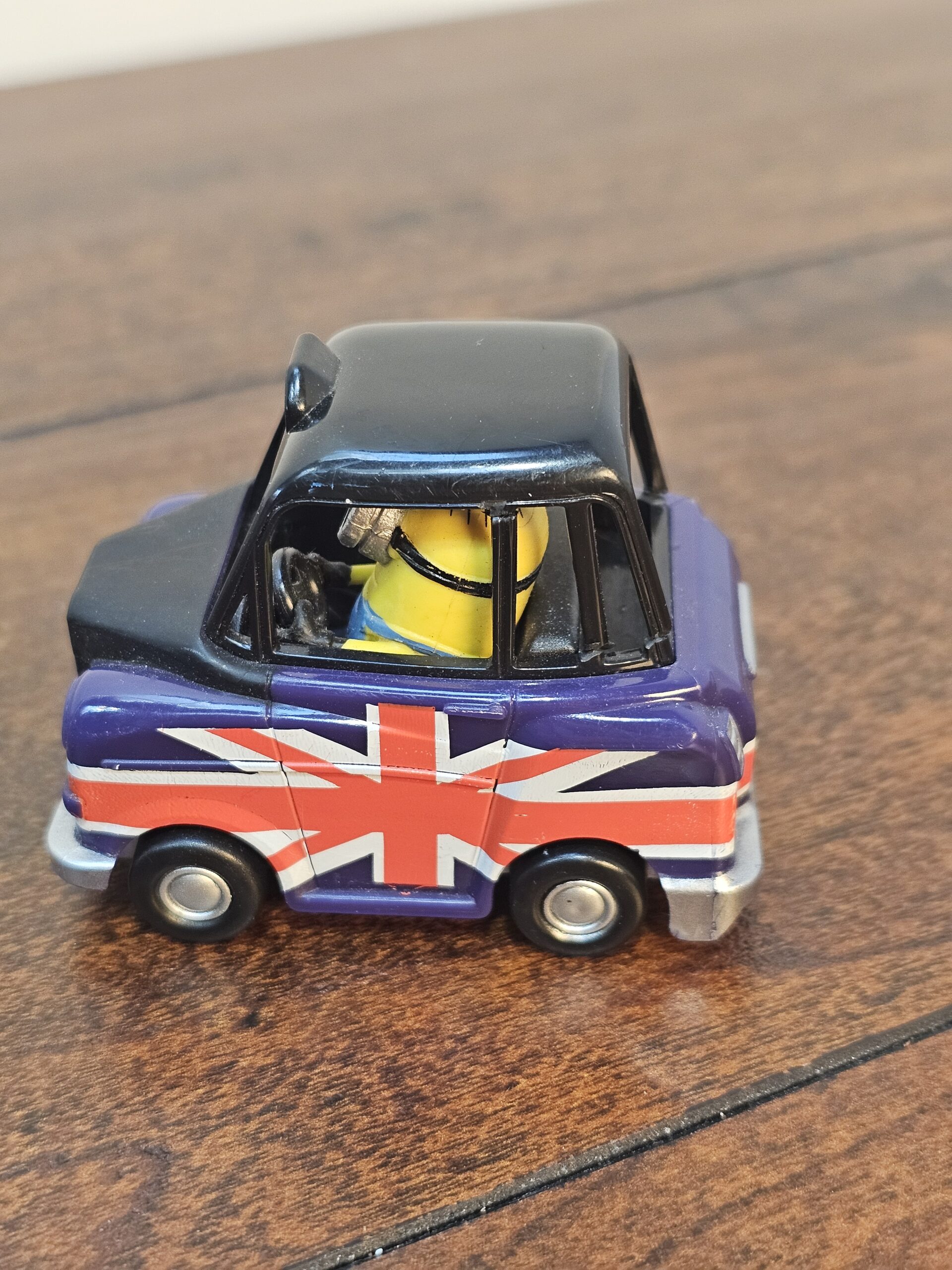 Universal Studios Minion Die-Cast Taxi with Union Jack - product image 1