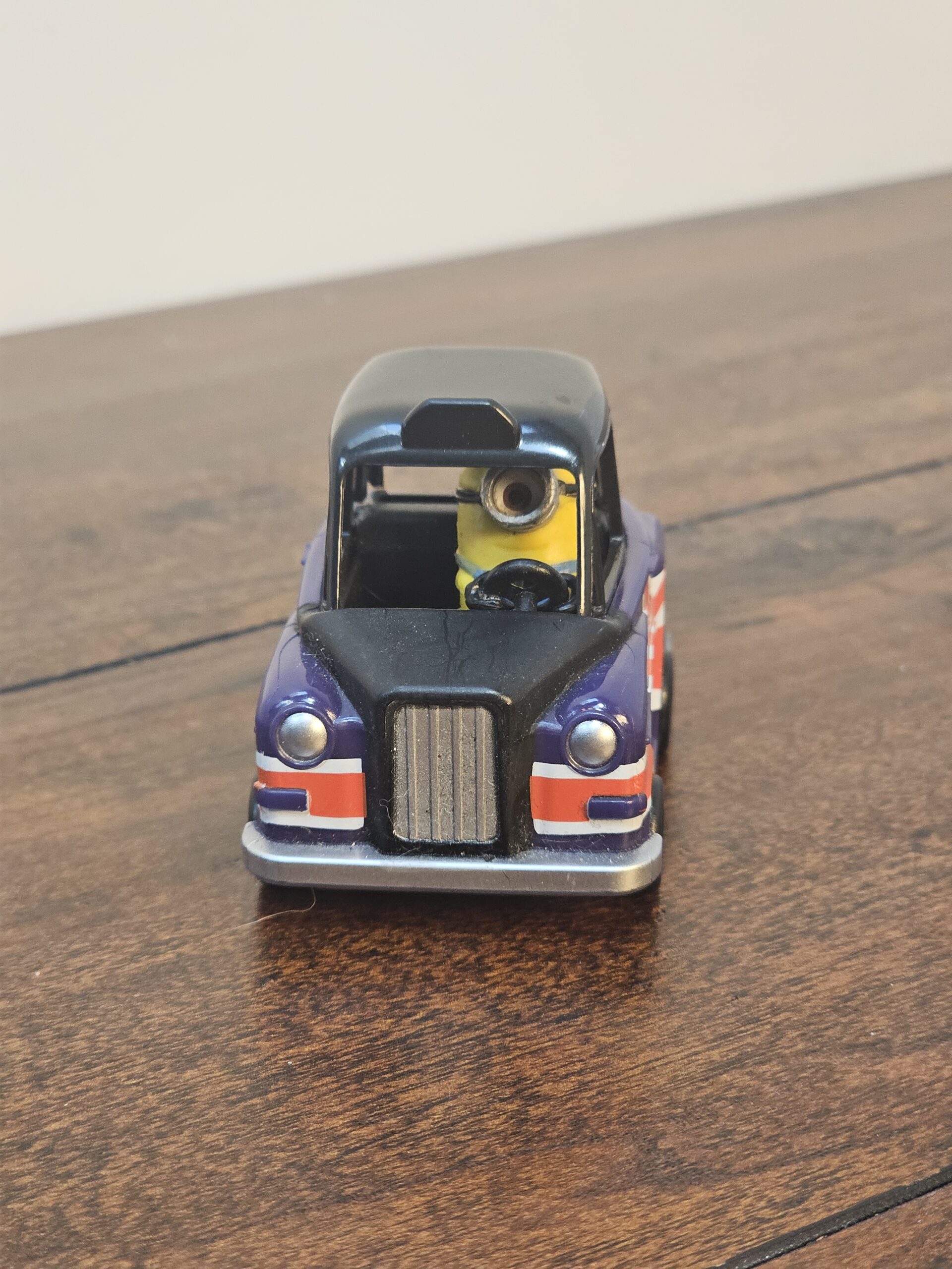 Universal Studios Minion Die-Cast Taxi with Union Jack - product image 2