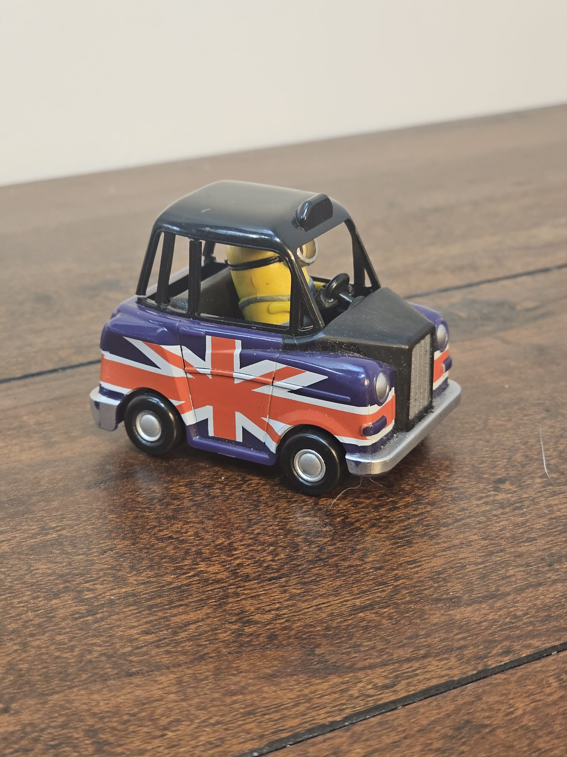 Universal Studios Minion Die-Cast Taxi with Union Jack - product image 3