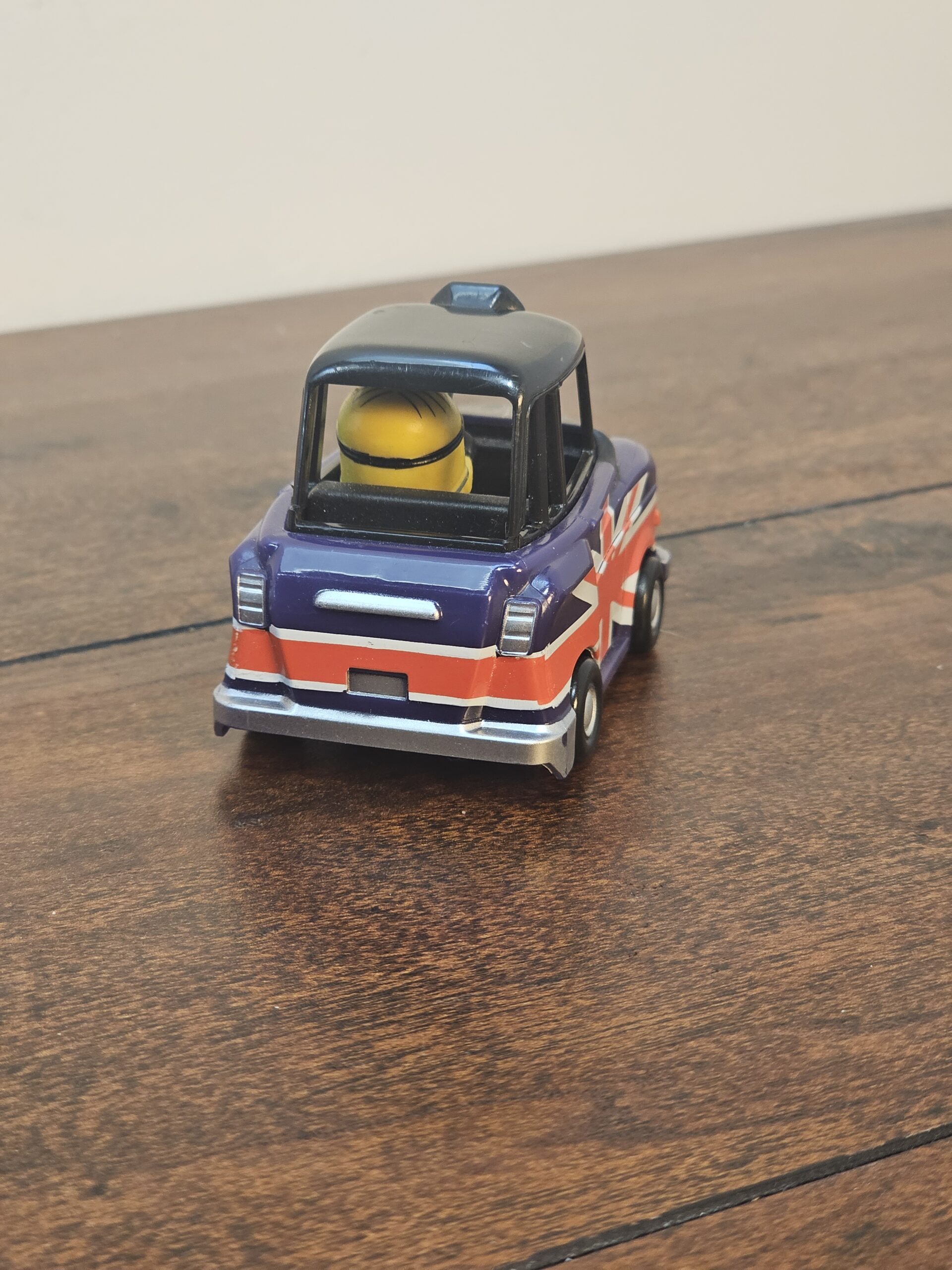 Universal Studios Minion Die-Cast Taxi with Union Jack - product image 4