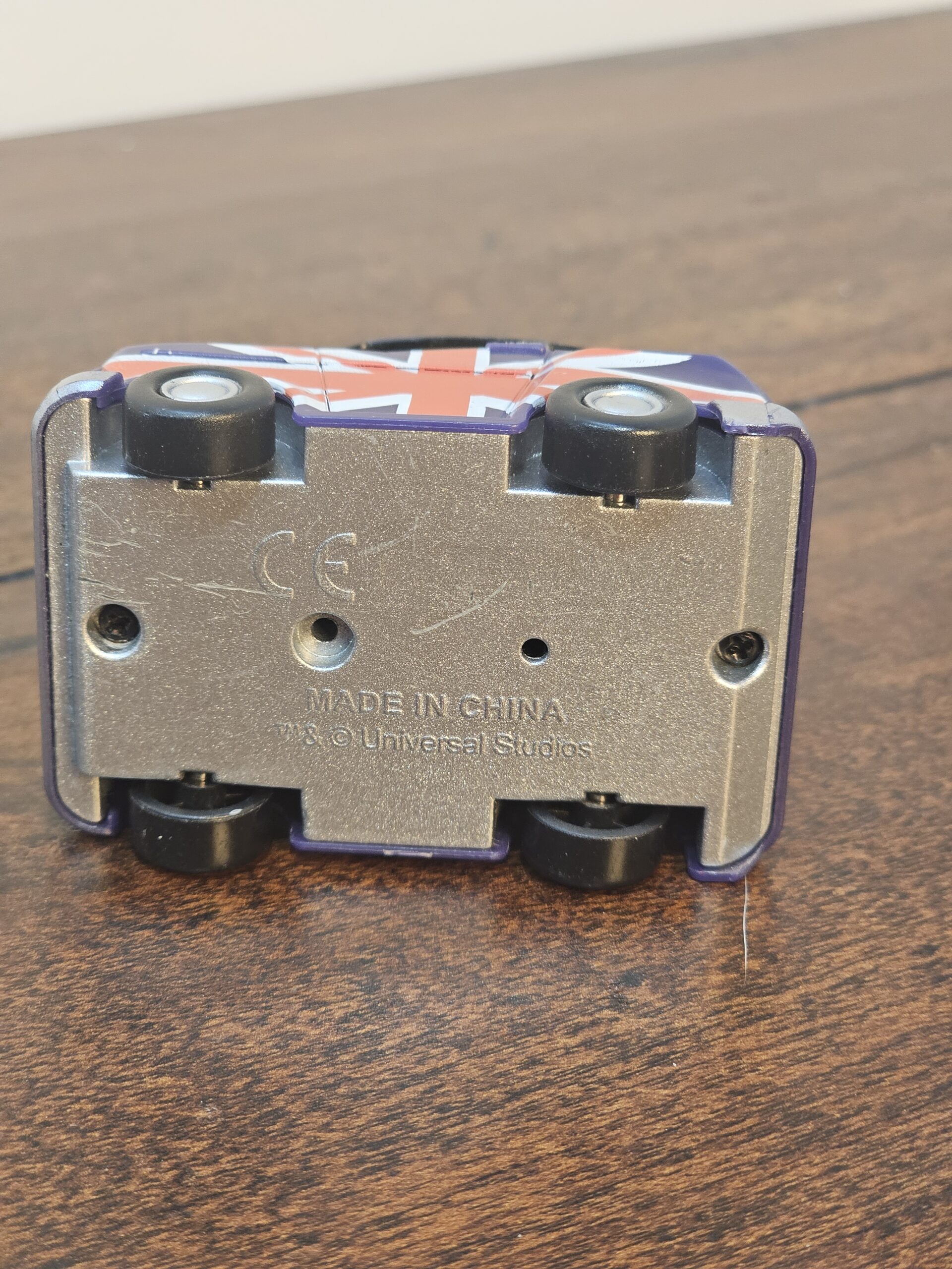 Universal Studios Minion Die-Cast Taxi with Union Jack - product image 5