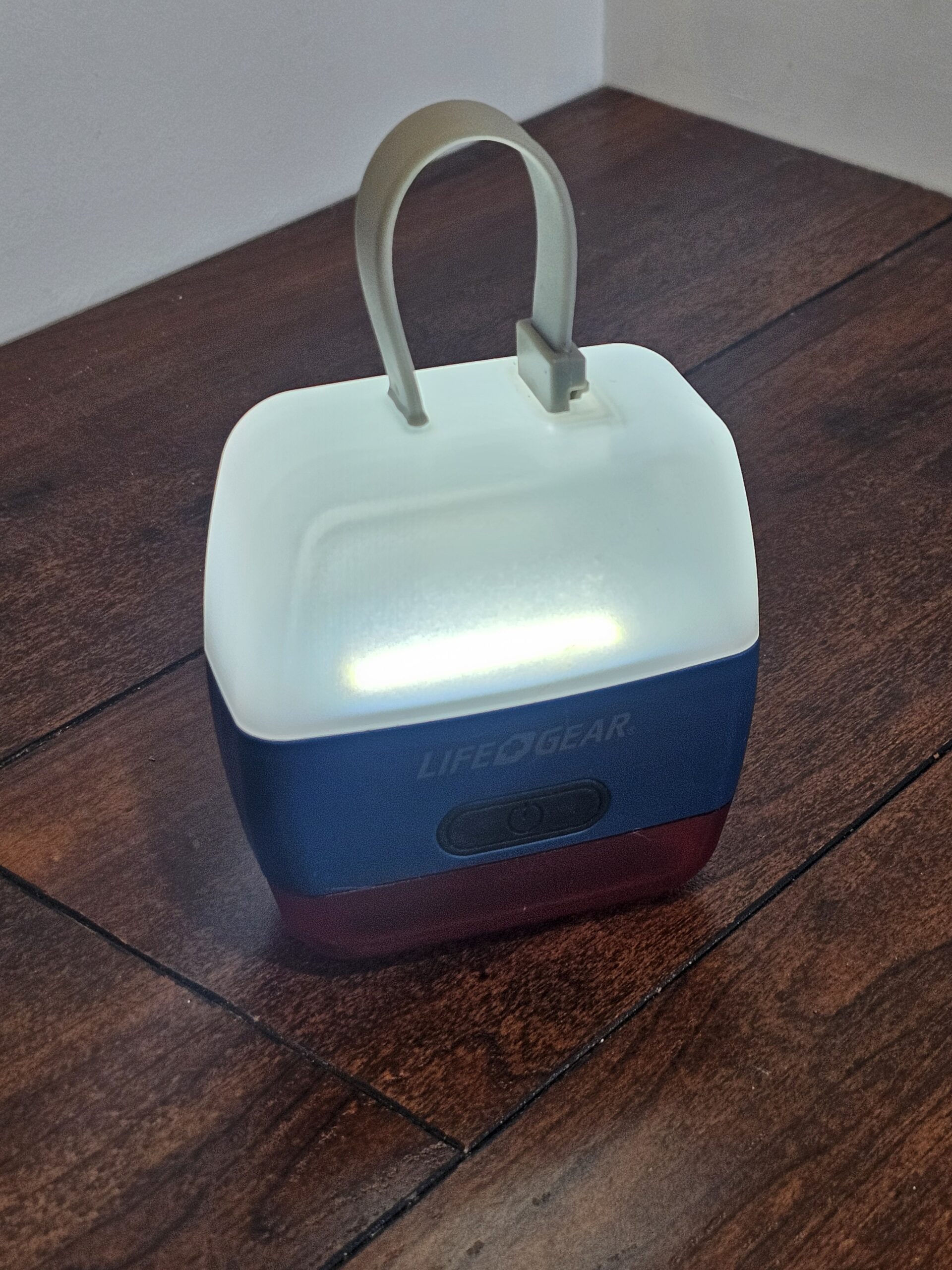 Life Gear LED Lantern with Handle and Red Base - product image 4