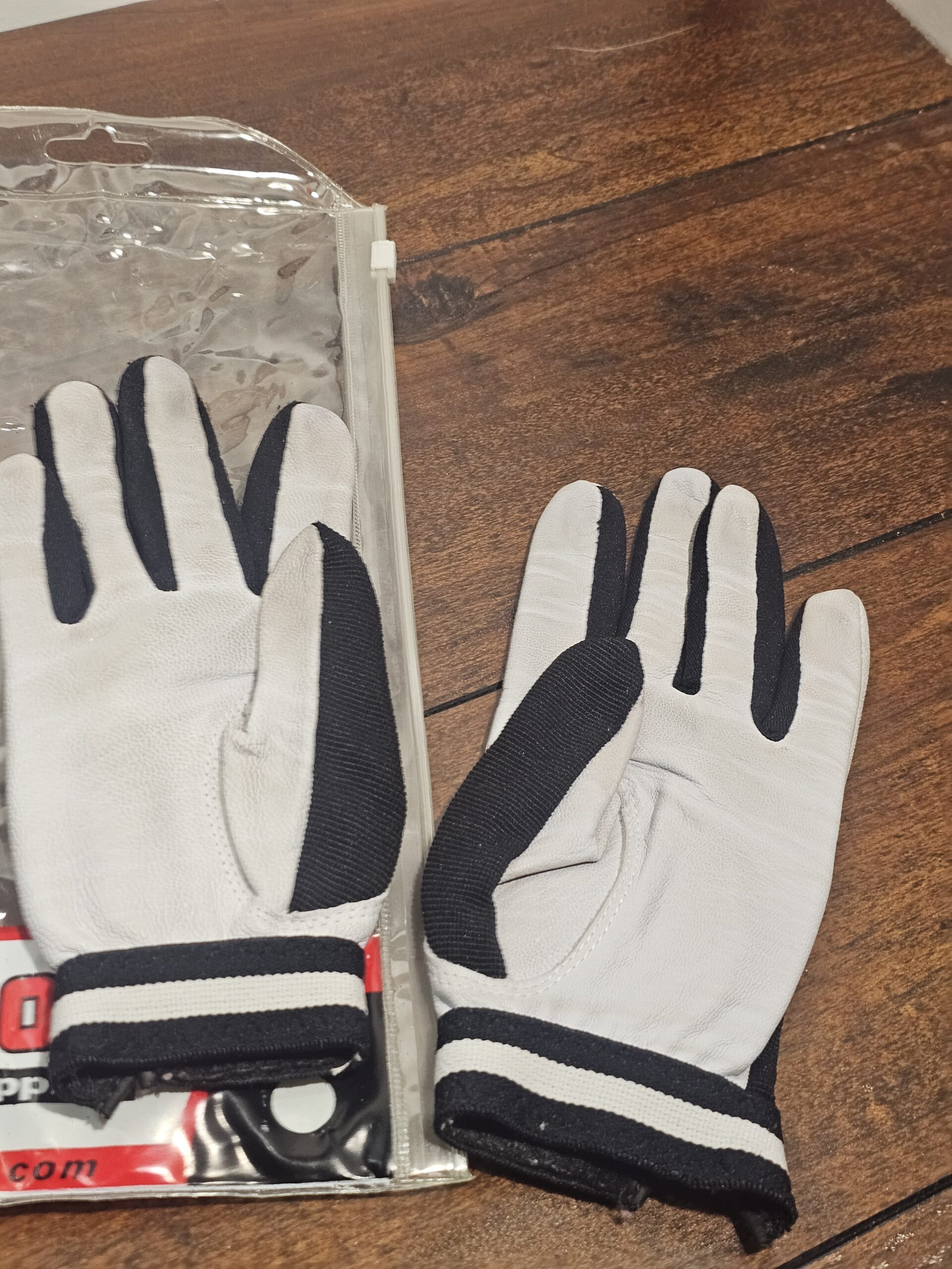 Olson Curling Supplies Tournament Gloves Women's Small - product image 3