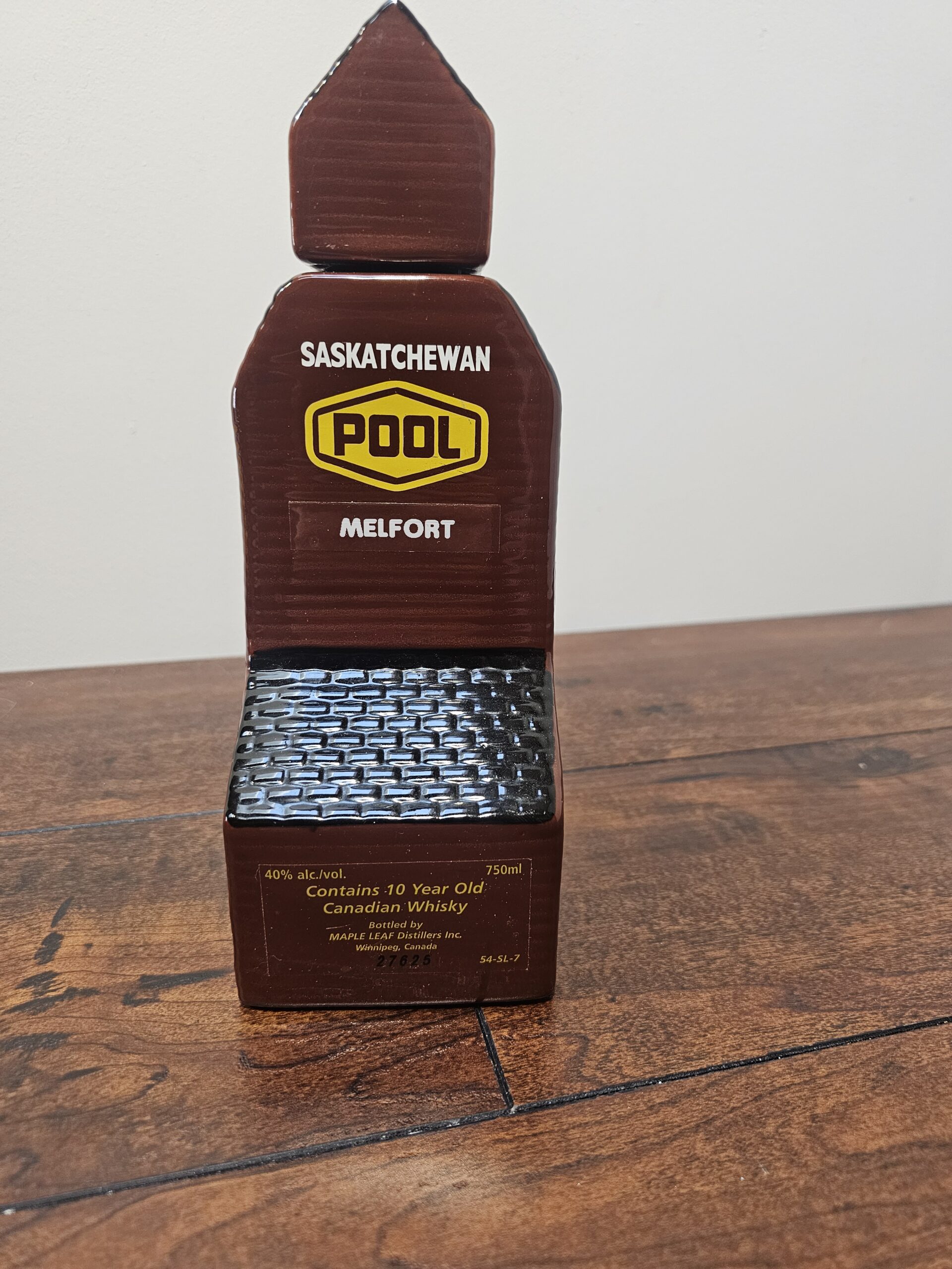 Maple Leaf Distillers Saskatchewan Pool Melfort Whisky Decanter - product image 4