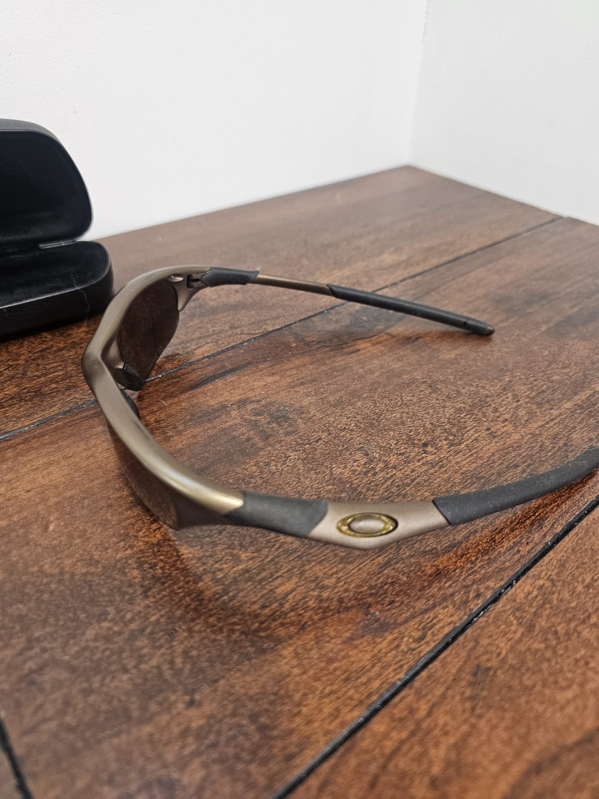 Oakley Metal Frame Sunglasses with Protective Case - product image 3