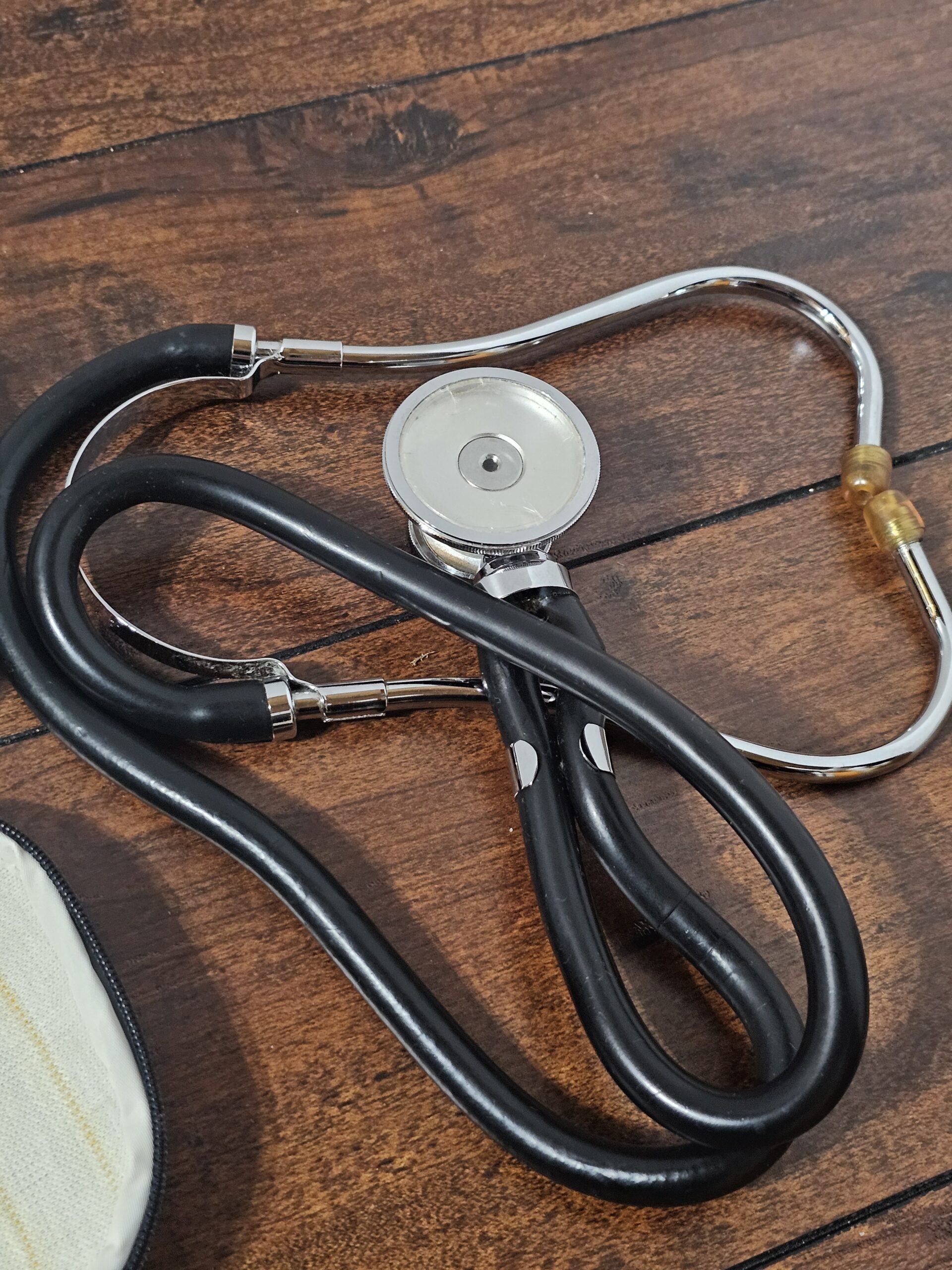 Lunica Dual Head Stethoscope with Carrying Case - product image 4