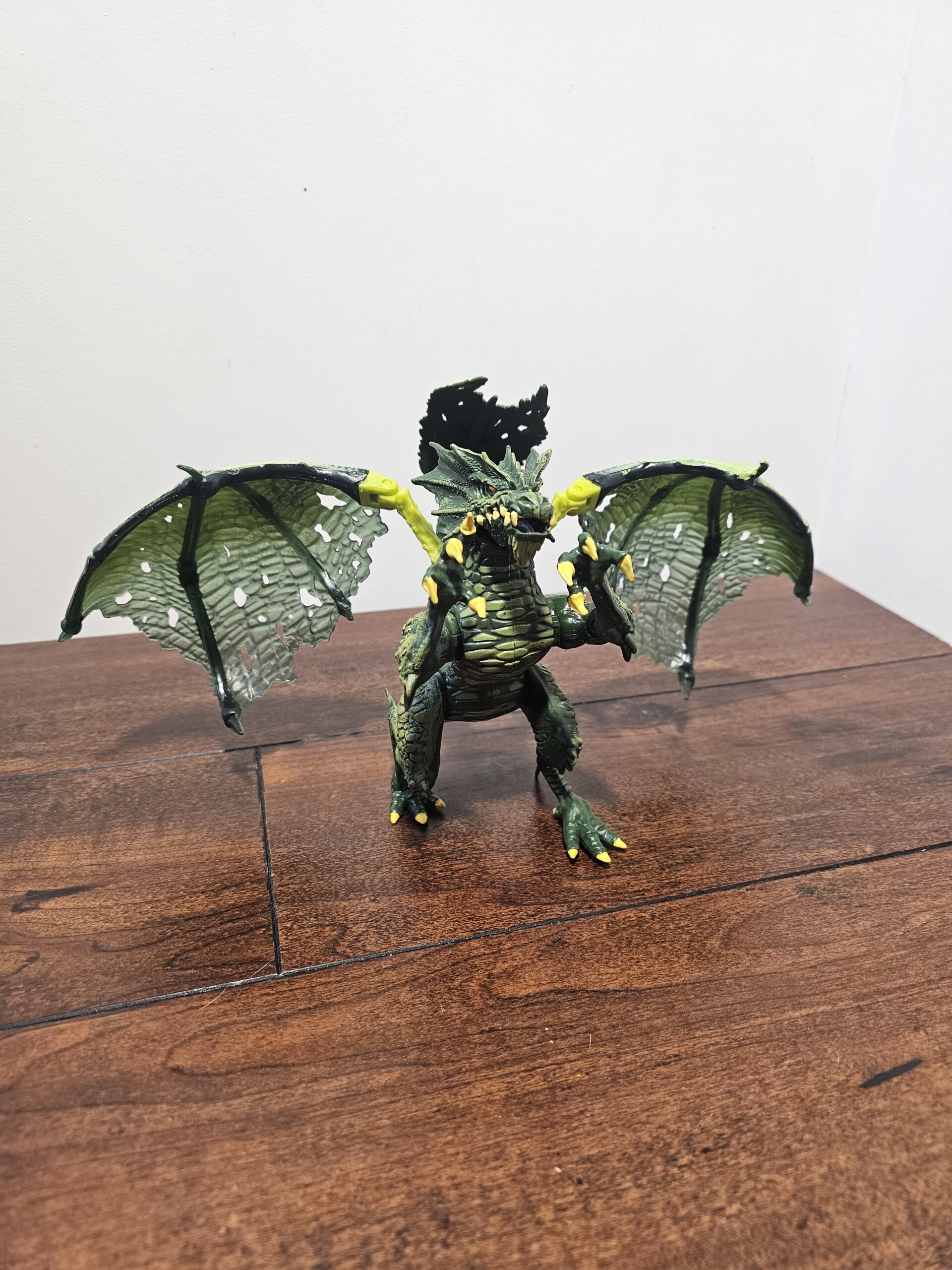 Unknown Brand Dragon Action Figure with Articulated Wings - product image 1