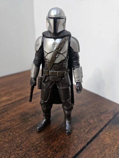 Star Wars The Mandalorian Action Figure with Blaster - product image 1