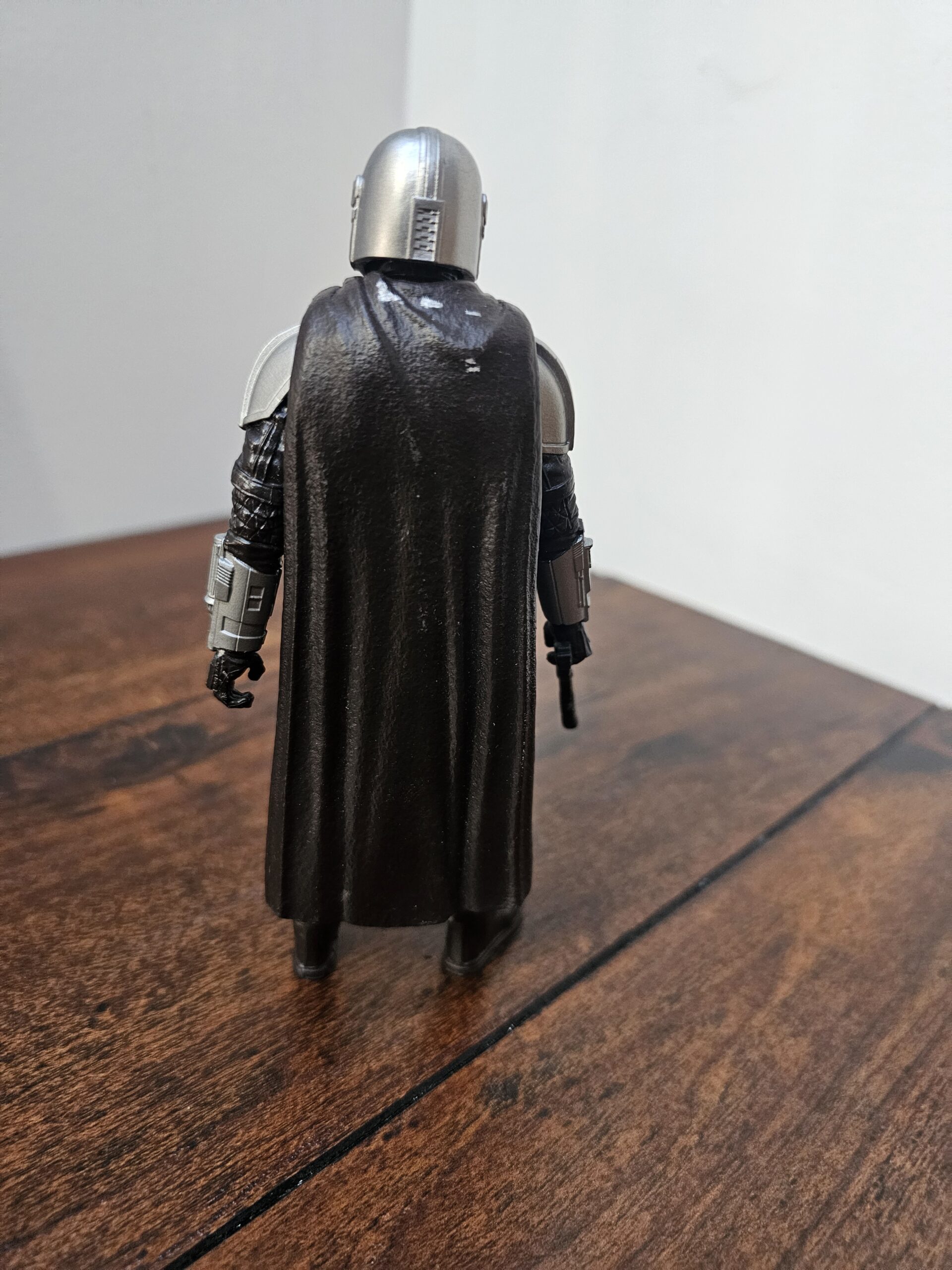 Star Wars The Mandalorian Action Figure with Blaster - product image 4