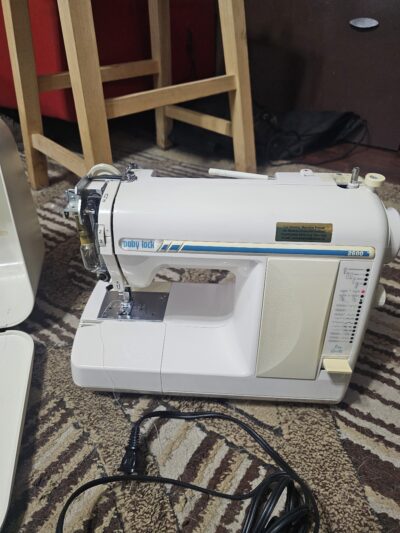 Baby Lock BL2600 Sewing Machine with Carrying Case and Foot Pedal - product image 1