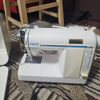 Baby Lock BL2600 Sewing Machine with Carrying Case and Foot Pedal - product image 1