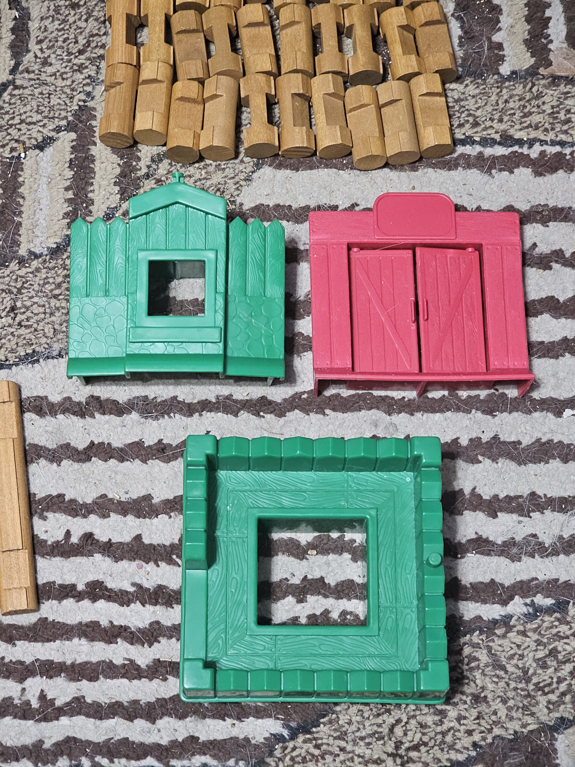 Lincoln Logs Building Set with Plastic Roofs and Doors - product image 5
