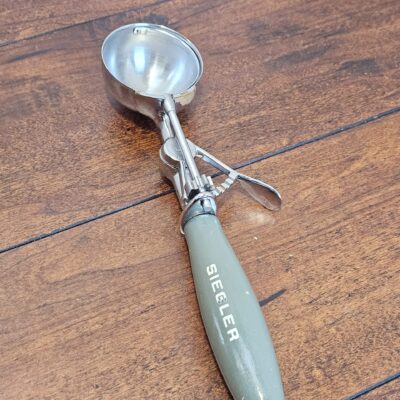 Sieger Vintage Ice Cream Scoop with Green Handle - product image 1