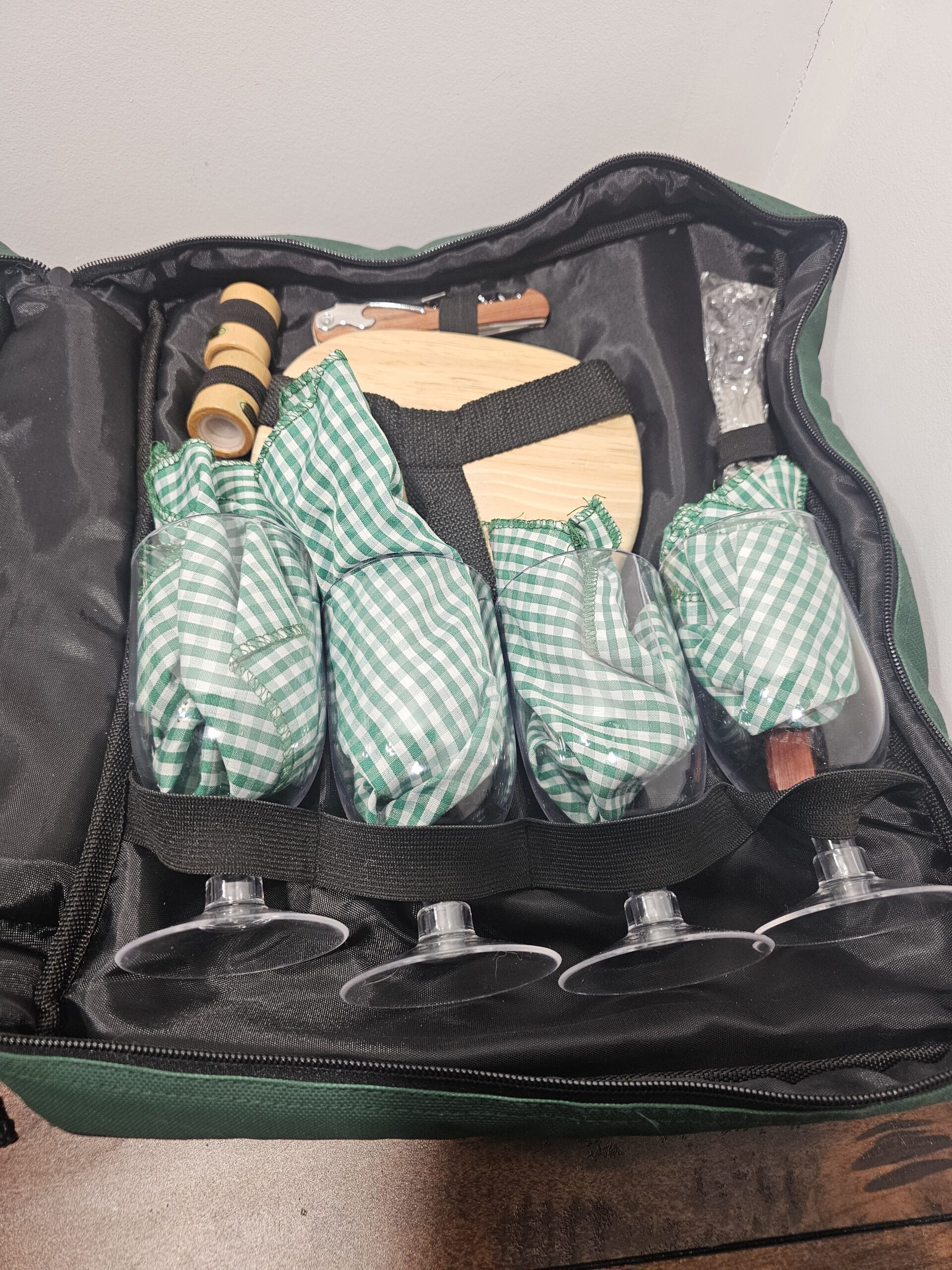 Green Picnic Backpack Set with Tableware and Accessories - product image 3