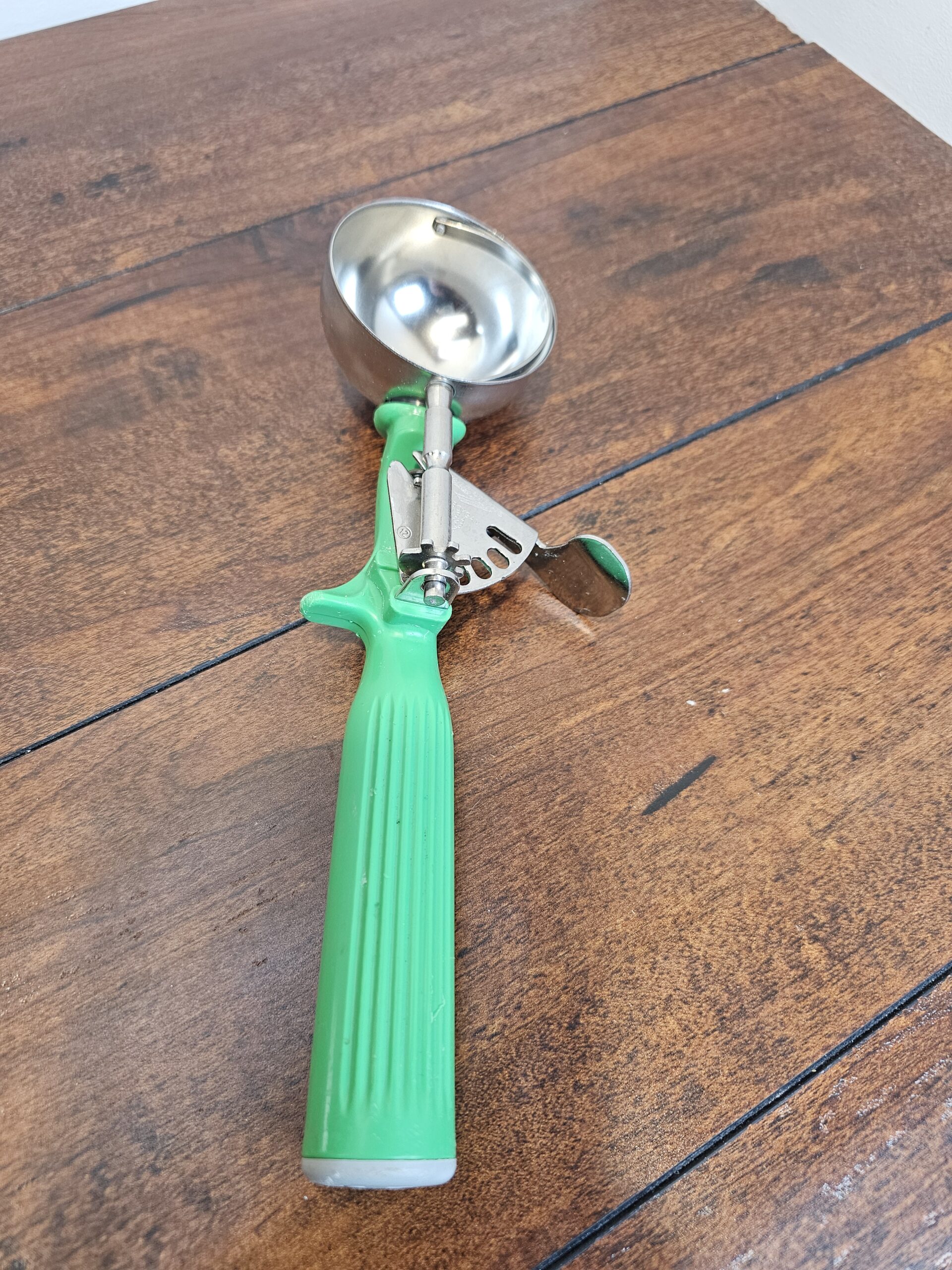 Vollrath Stainless Steel Ice Cream Scoop Green Handle - product image 1